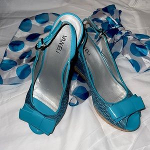 VANELI turquoise wedge size 11 BRAND NEW without the box .Patent leather bow.